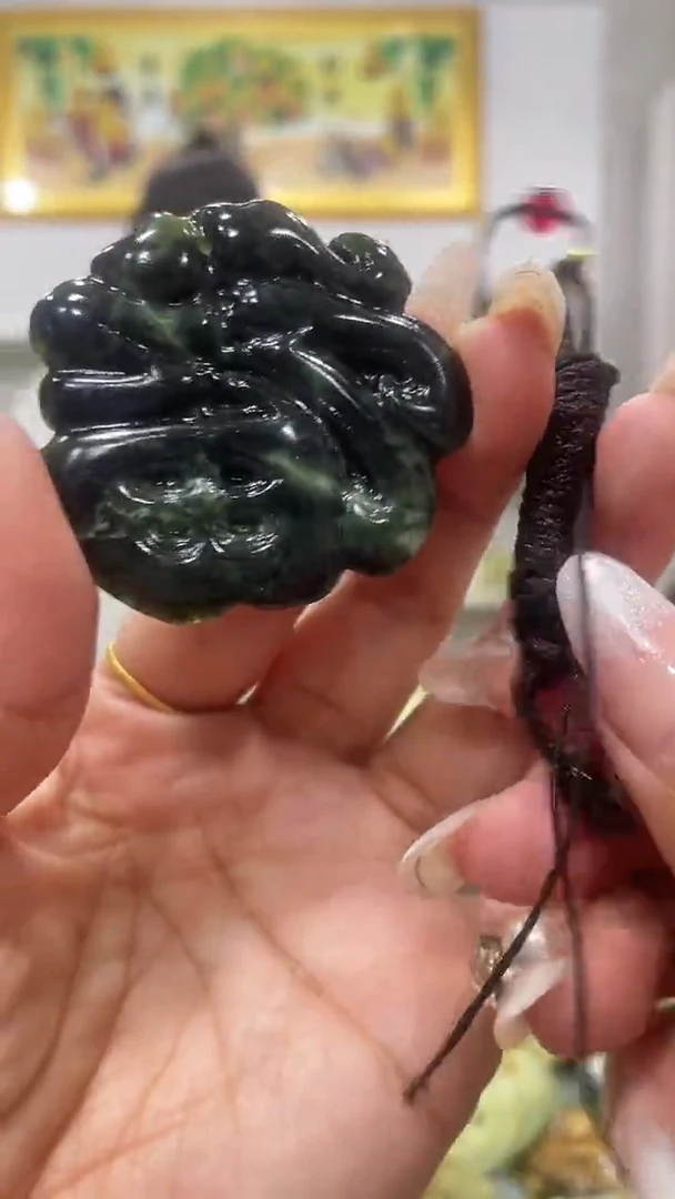 岫玉未镶嵌吊坠