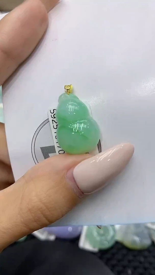 颈饰18K金镶嵌翡翠111111111111