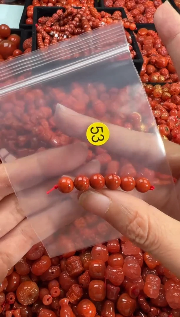 南红玛瑙未镶嵌颈饰1