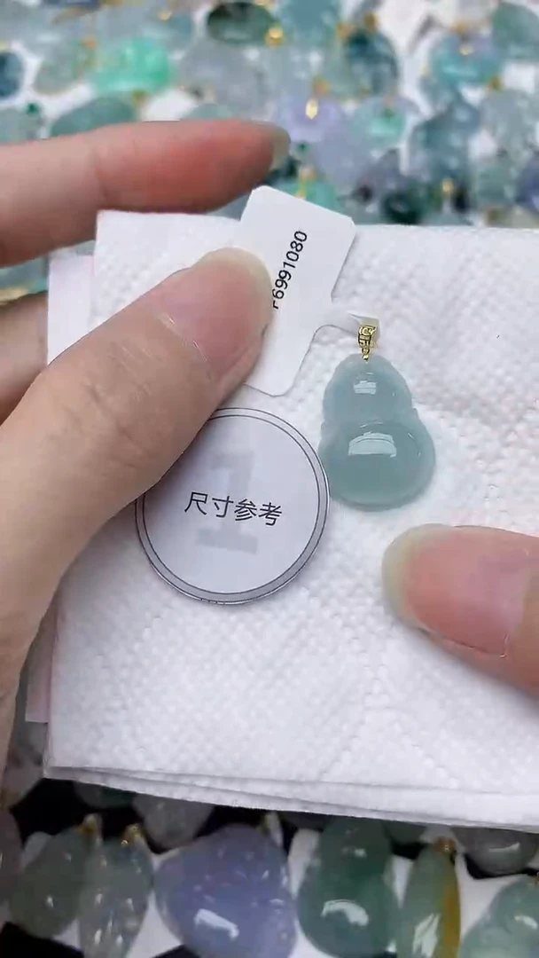 颈饰18K金镶嵌翡翠天然A货翡翠