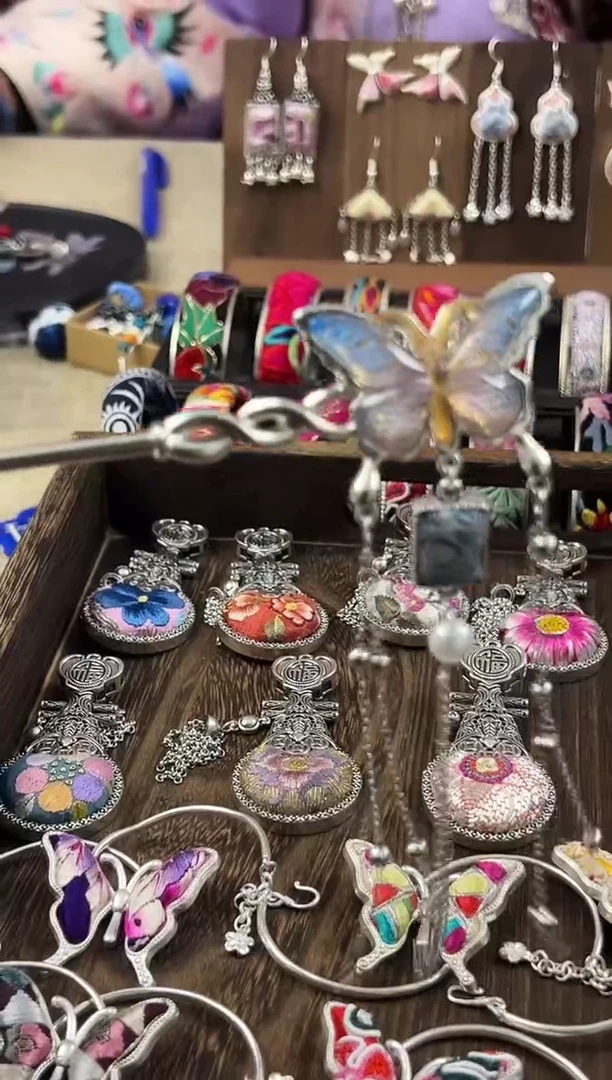 【闪购商品】织绣民族风老绣饰品575