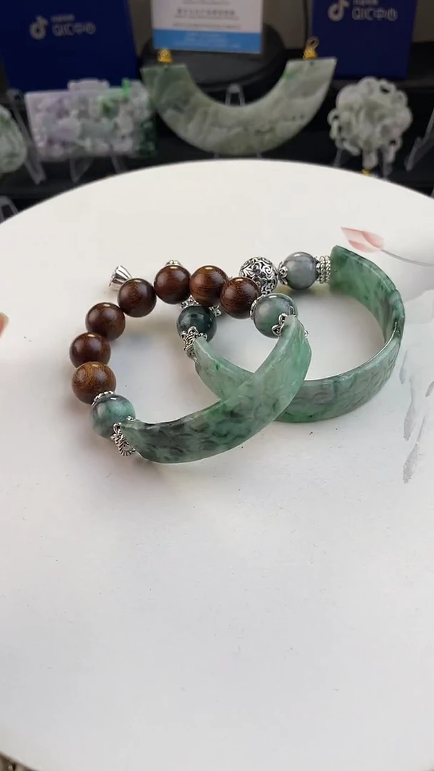 未镶嵌手链翡翠吾****：手工定制默认微瑕主播介绍为准