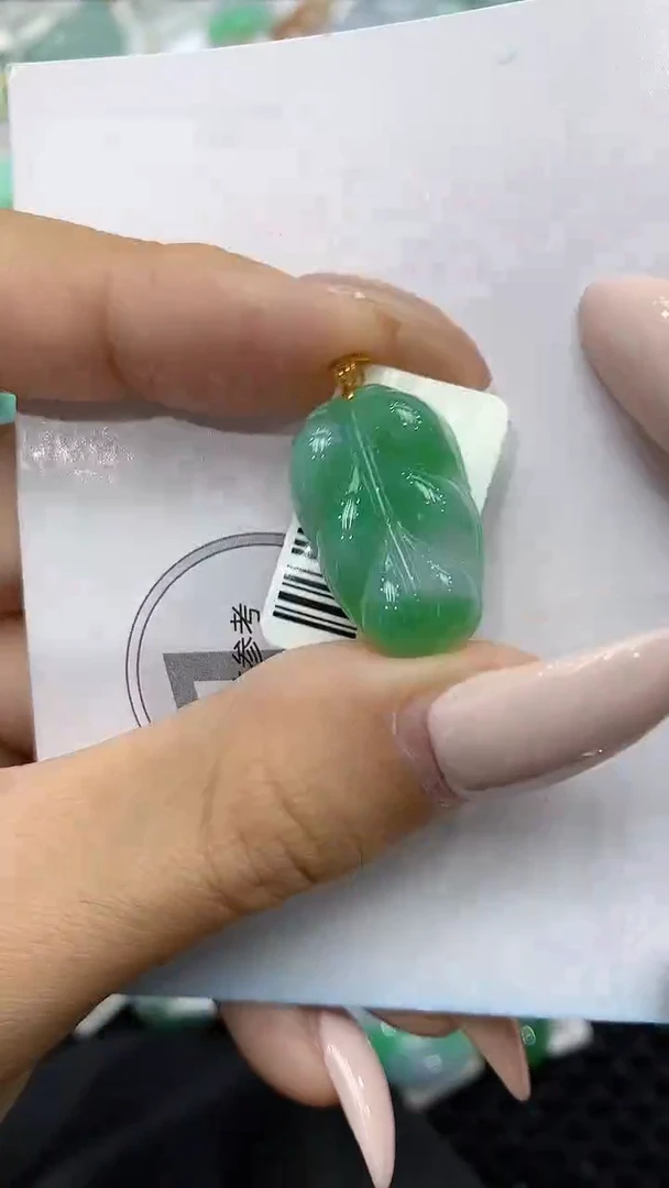 颈饰18K金镶嵌翡翠111111111111