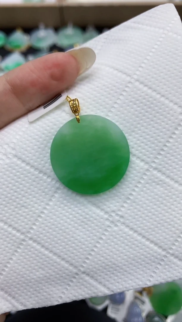 颈饰18K金镶嵌翡翠11111111111