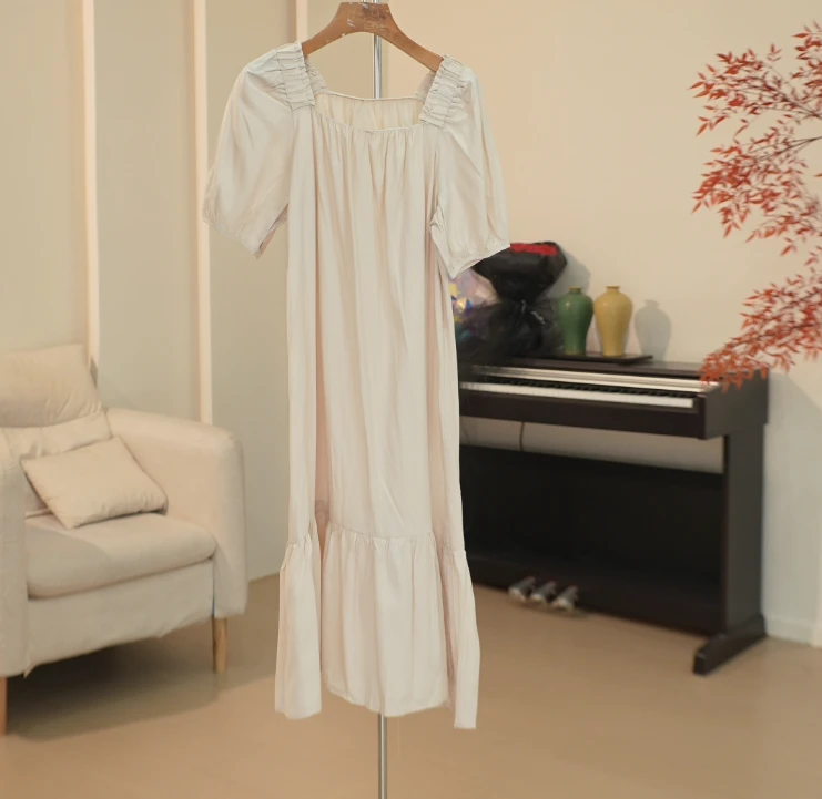 DS036 宽松质感荷叶下摆方领连衣裙