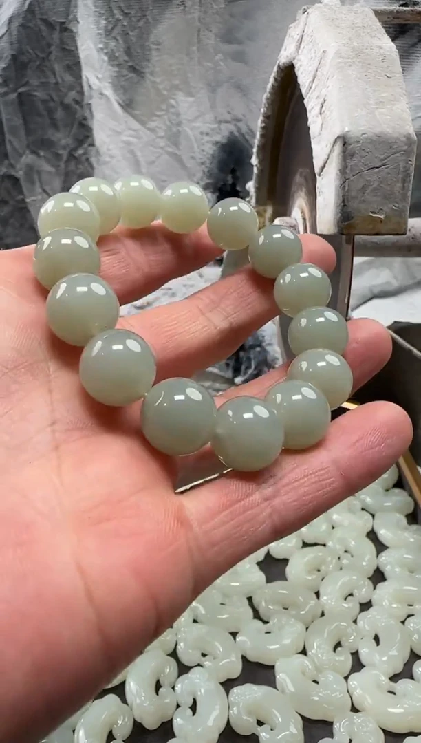 颈饰未镶嵌和田玉手串