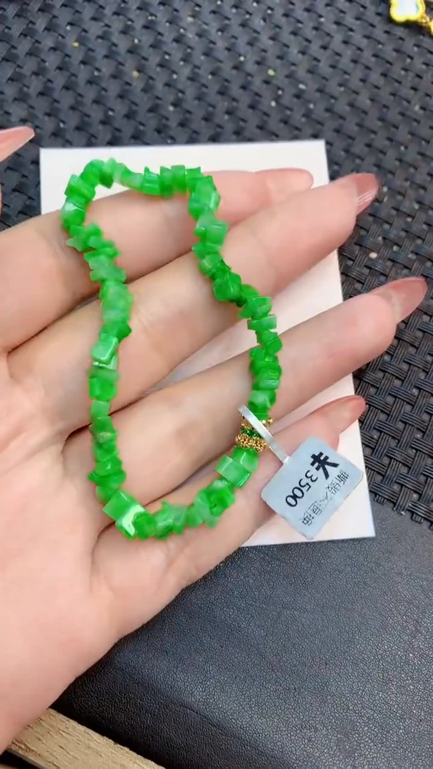 颈饰未镶嵌翡翠1