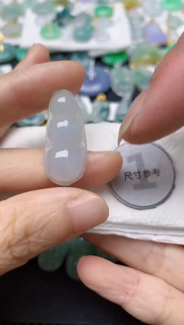 翡翠未镶嵌颈饰天然缅甸A货翡翠