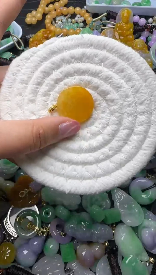 颈饰未镶嵌翡翠天然缅甸翡翠吊坠