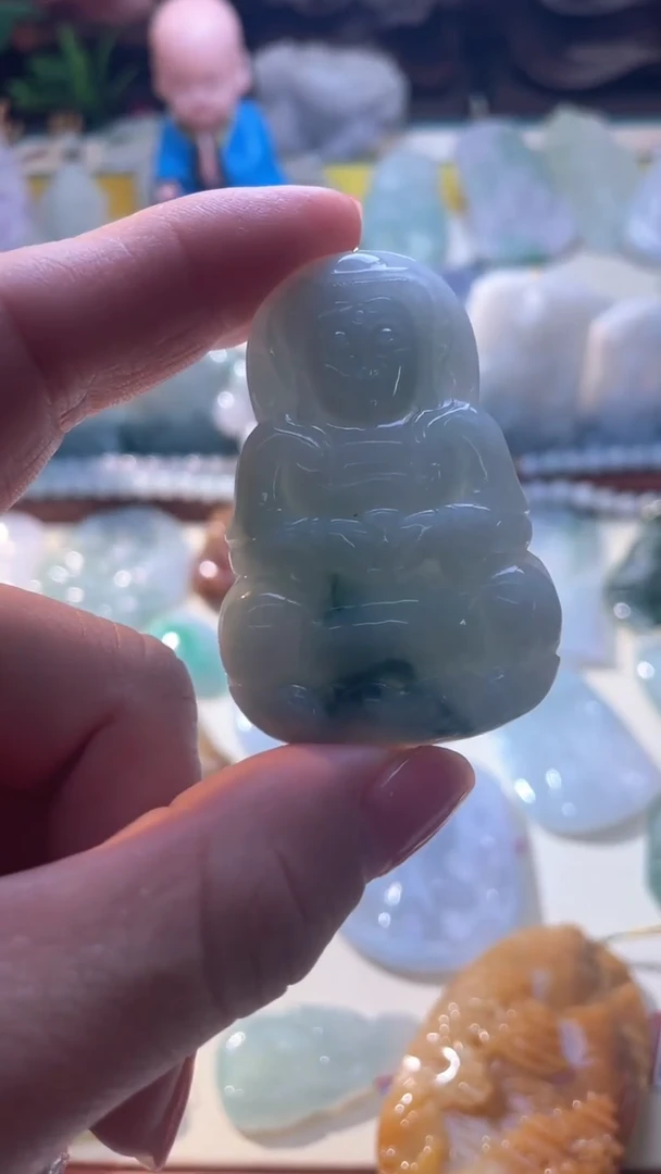 翡翠未镶嵌颈饰观音