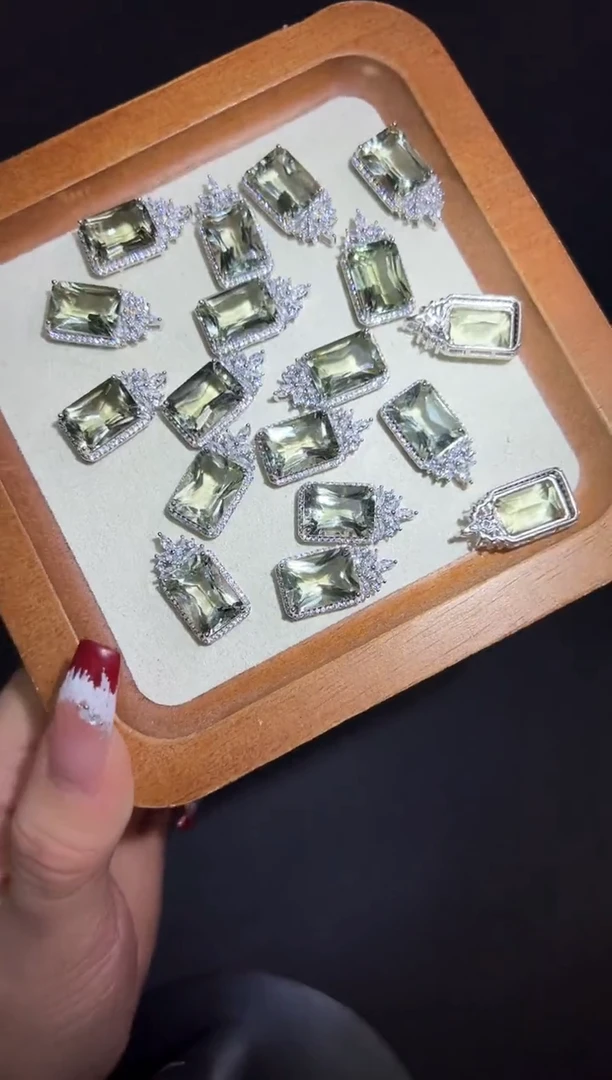 【闪购商品】水晶吊坠(不含链)银S925镶嵌76n多样性发其一/1个