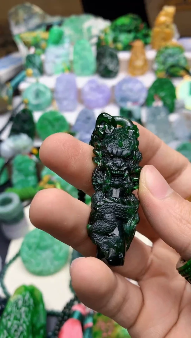 颈饰未镶嵌翡翠小*酥天然A货翡翠