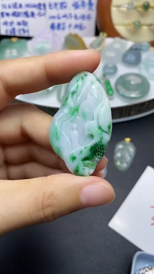 颈饰未镶嵌翡翠吊坠