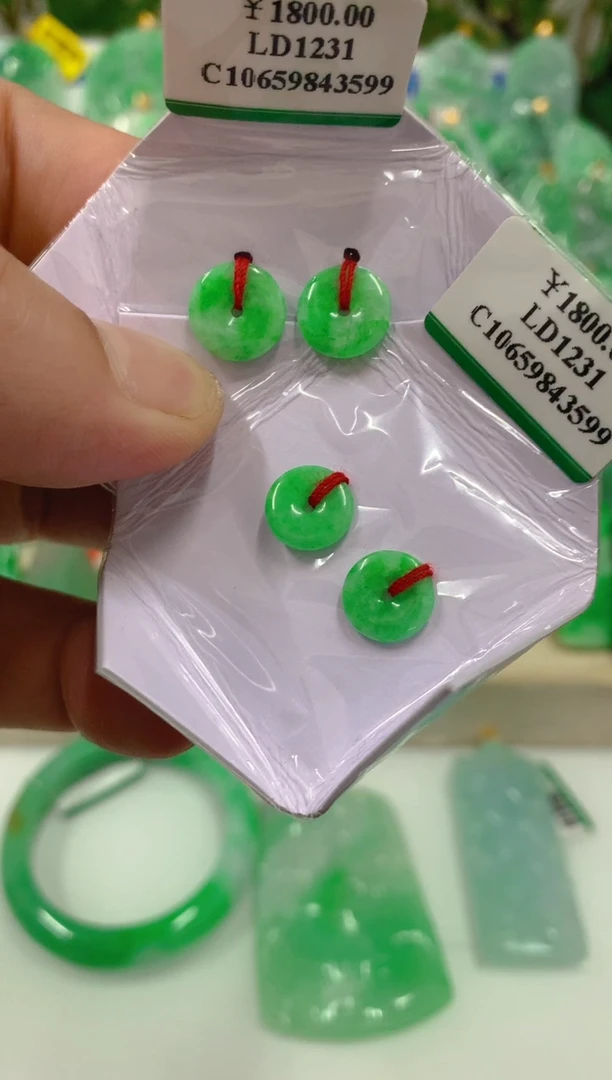 【闪购商品】翡翠吊坠(不含链)未镶嵌多样性发货其中一件