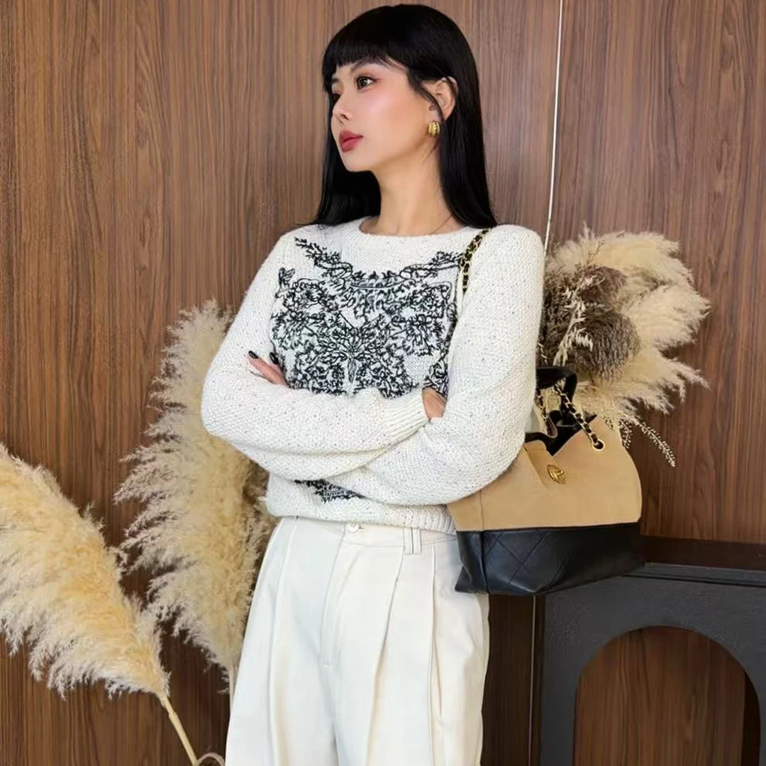 UA重工刺绣蝴蝶花卉圆领针织衫18358