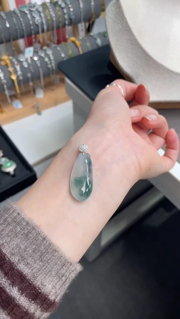 颈饰18K金镶嵌翡翠1