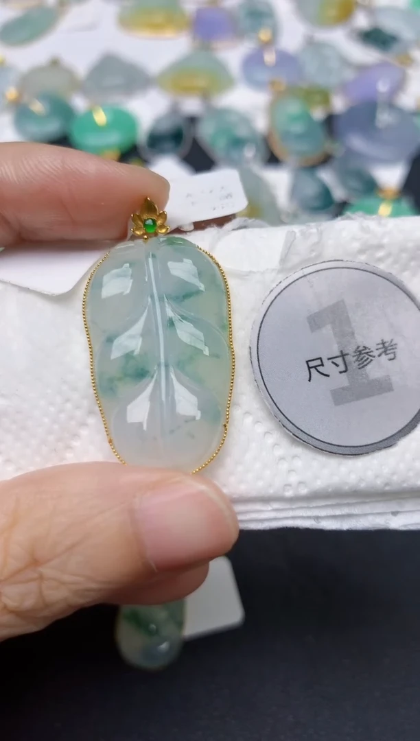 翡翠18K金镶嵌颈饰天然缅甸A货翡翠