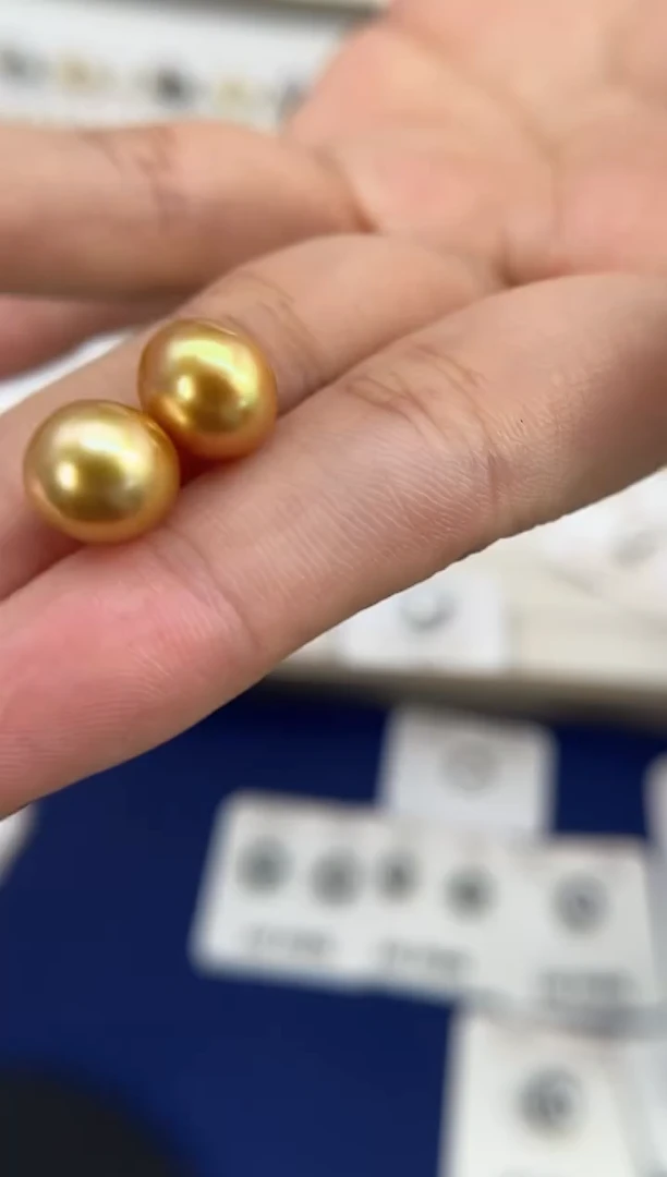 18K金镶嵌耳钉海水珍珠9-10南洋金珠