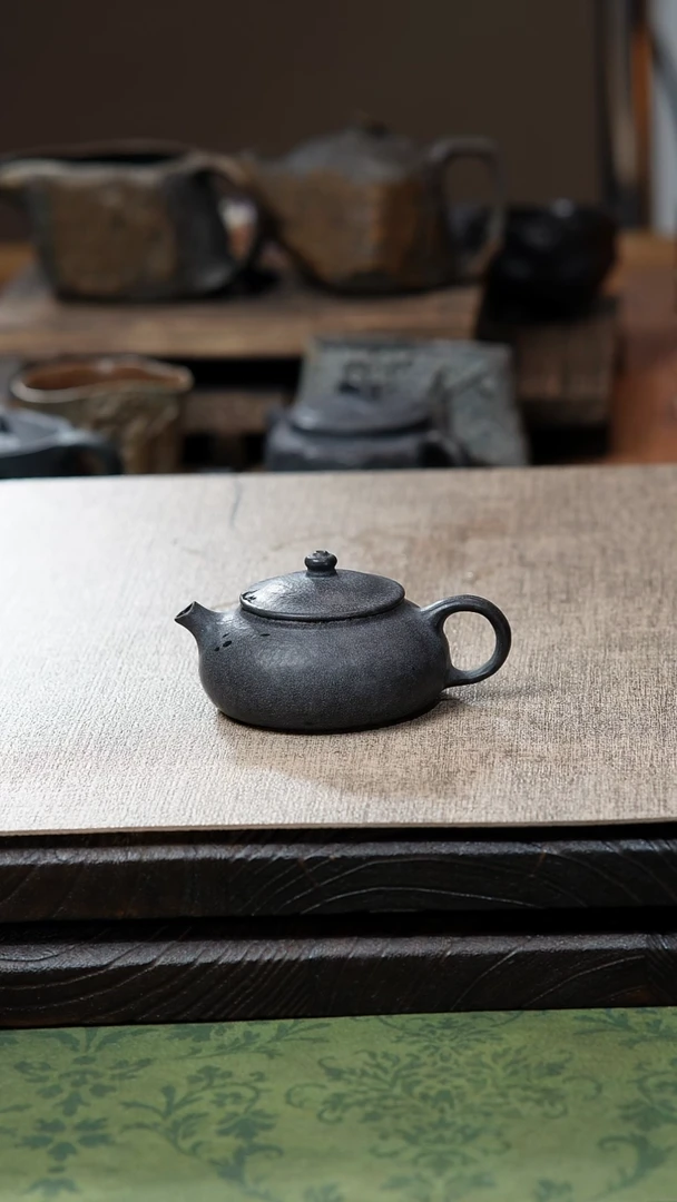 中式归玉堂冰碛岩重工雕刻寒江壶