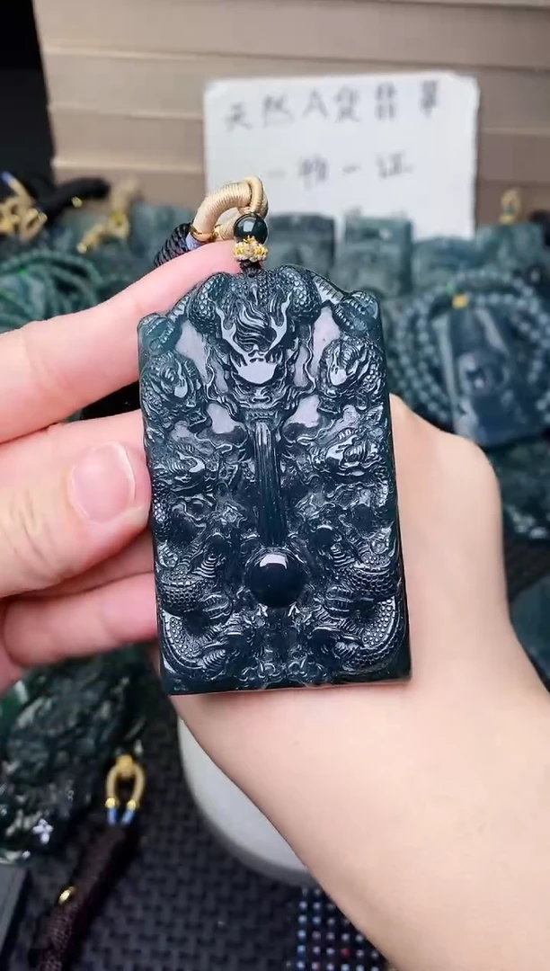 颈饰未镶嵌翡翠