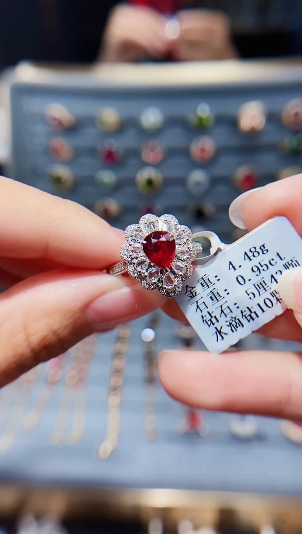 18K金镶嵌戒指红宝石0.95.
