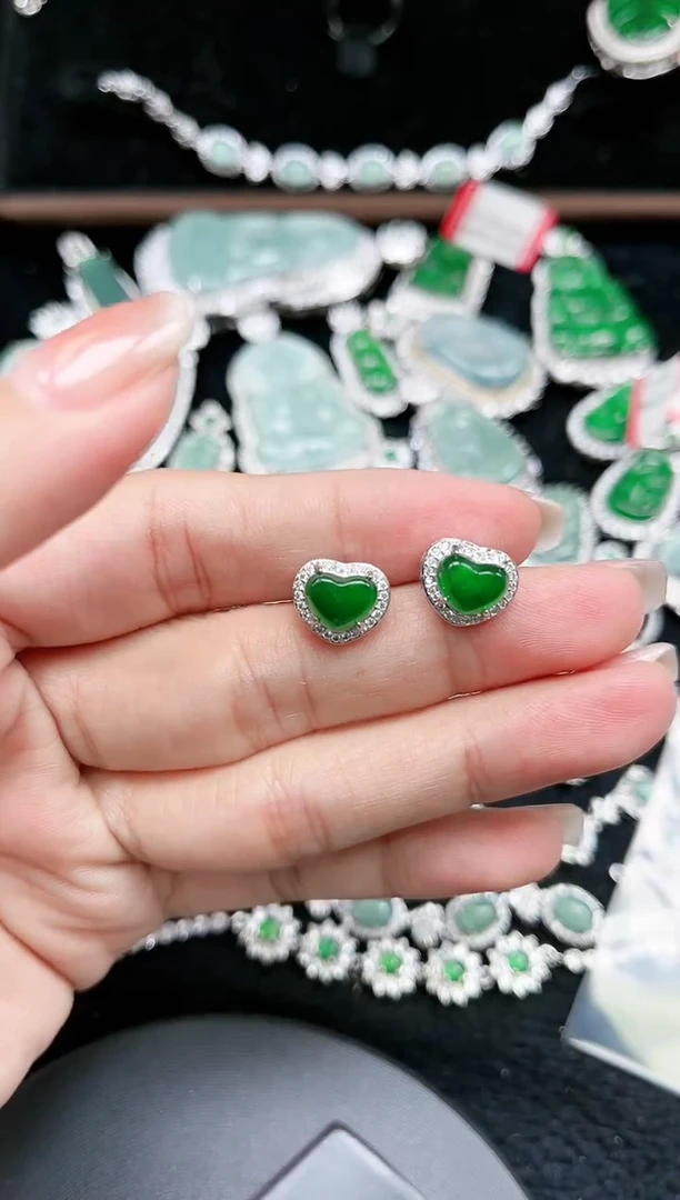 【闪购商品】翡翠颈饰未镶嵌1073赠皮绳