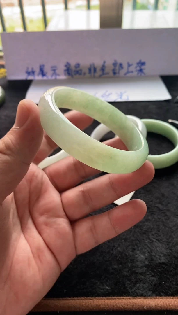 未镶嵌手镯翡翠手镯