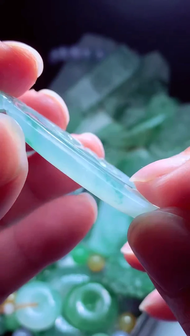 未镶嵌定制翡翠蓝**?翡翠毛货定制