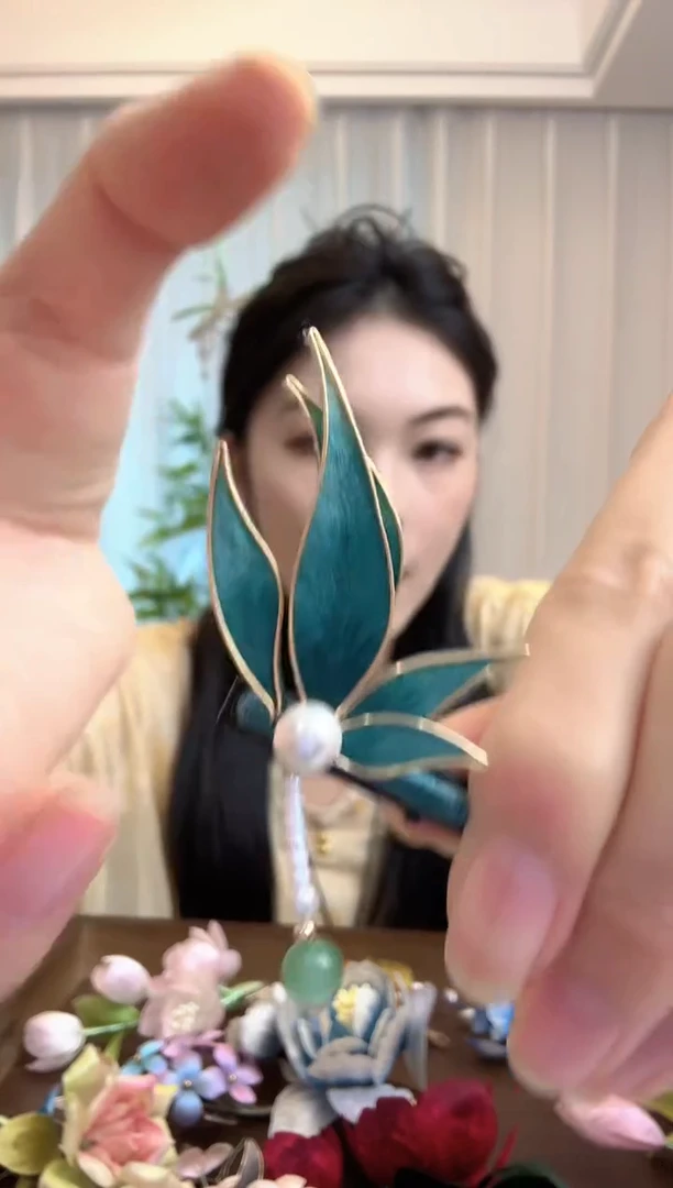 织绣掐丝绒花竹叶边夹