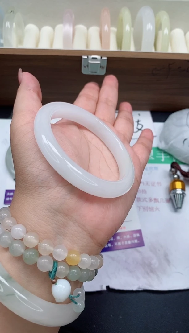 石英质玉手镯未镶嵌267/57-58