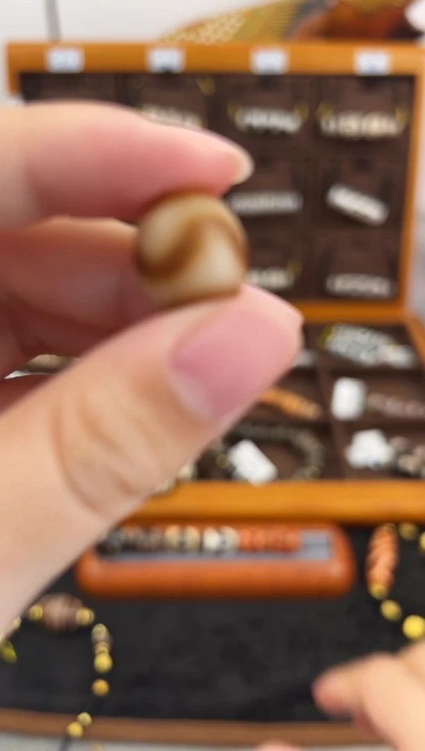 玛瑙/玉髓（覆膜）颈饰未镶嵌14微瑕随机发货