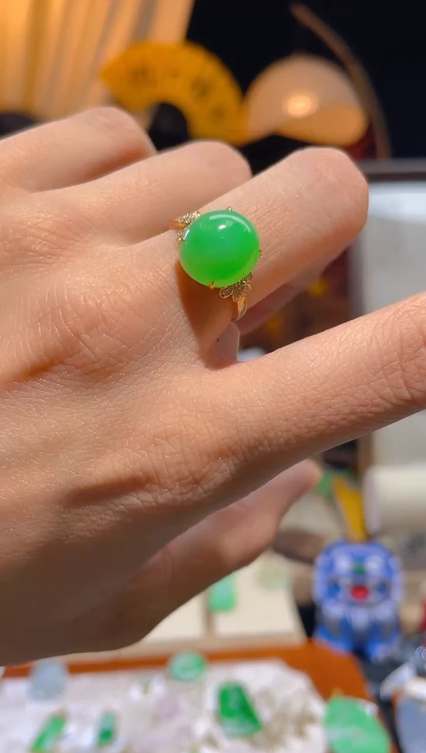 翡翠18K金镶嵌颈饰戒指