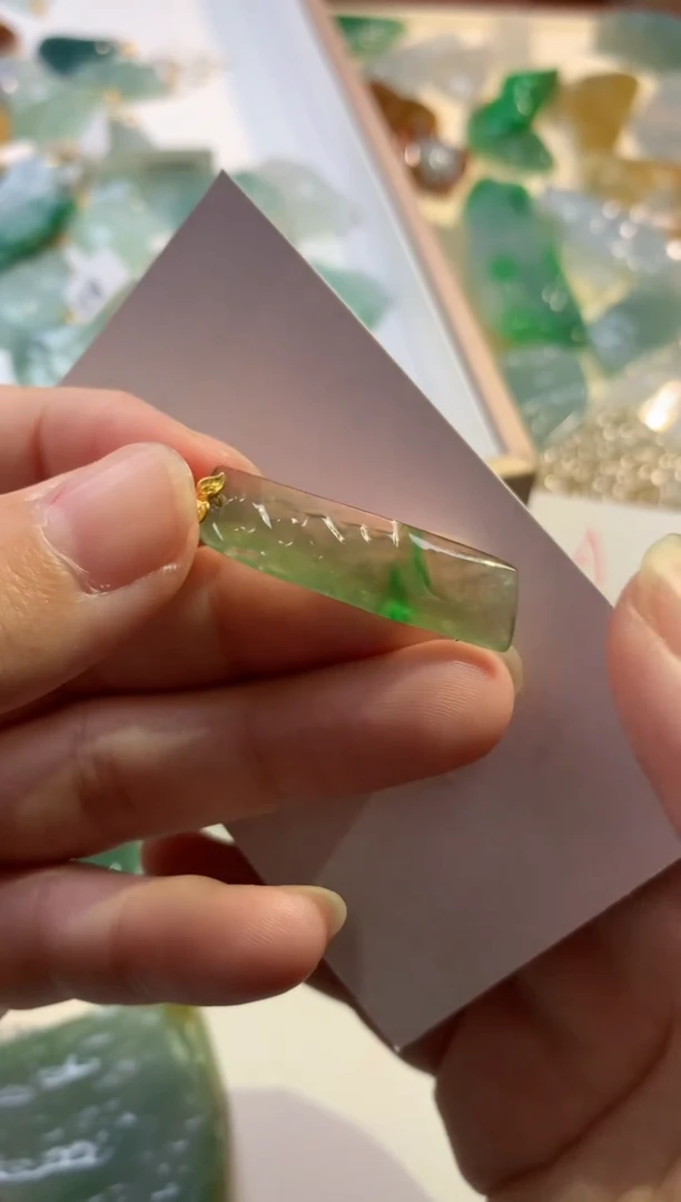 【闪购商品】翡翠颈饰18K金镶嵌吊坠