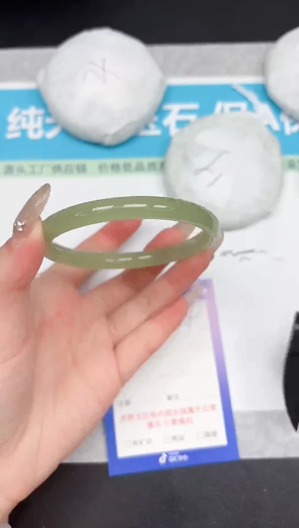 未镶嵌手镯石英质玉448-62