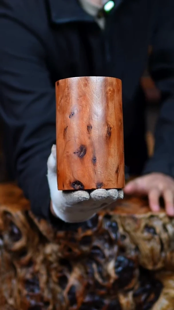 枣木百年雷击枣木笔筒（高14）