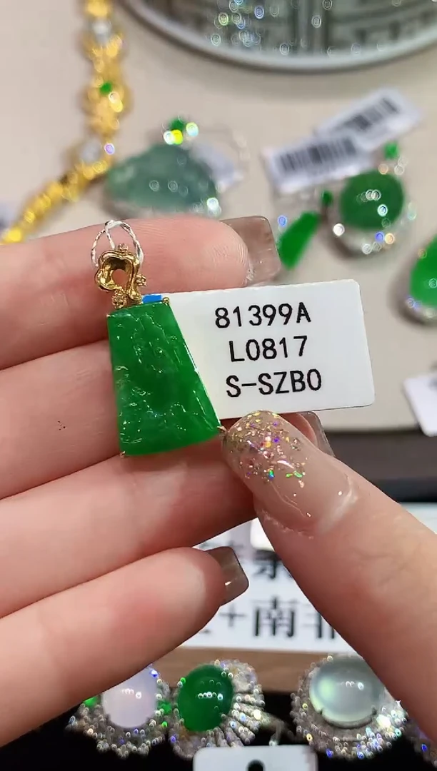 吊坠(不含链)18K金镶嵌翡翠L0817多样性发其一