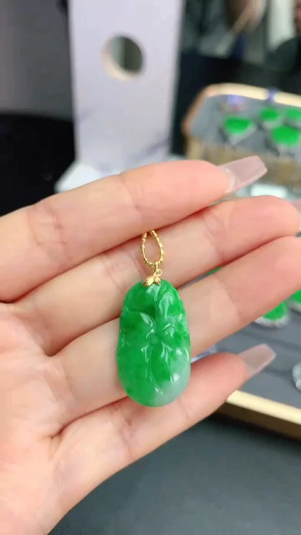 【闪购商品】翡翠颈饰18K金镶嵌赠礼盒证书