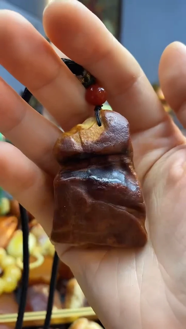 未镶嵌颈饰琥珀吊坠