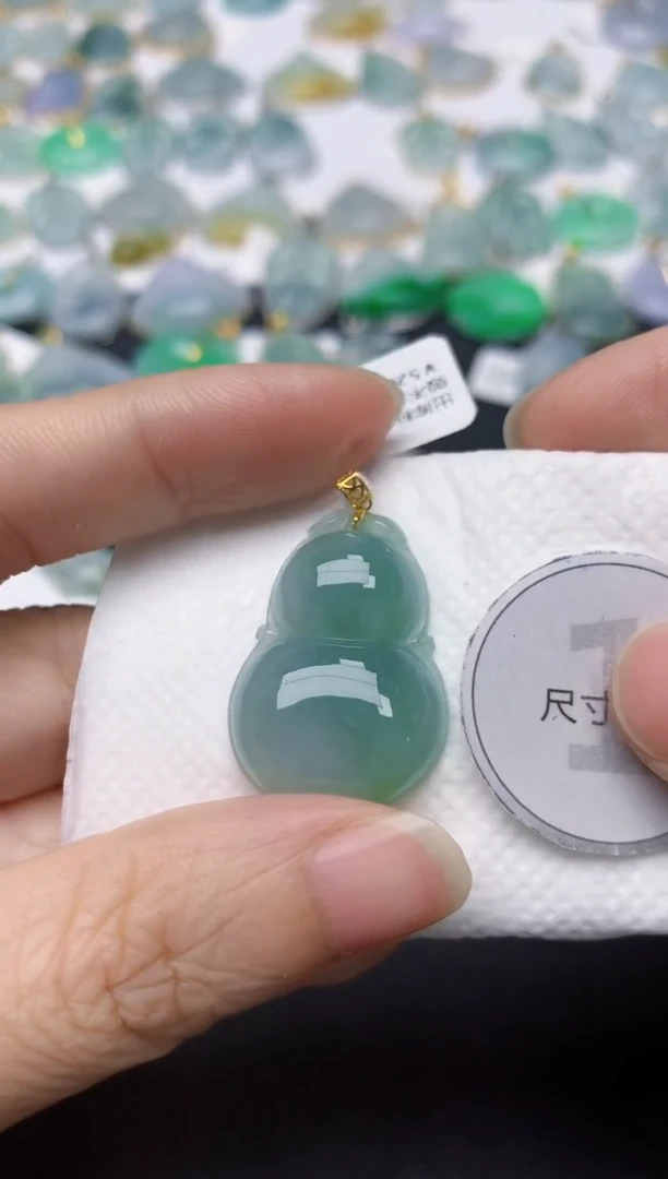 翡翠18K金镶嵌颈饰天然缅甸A货翡翠