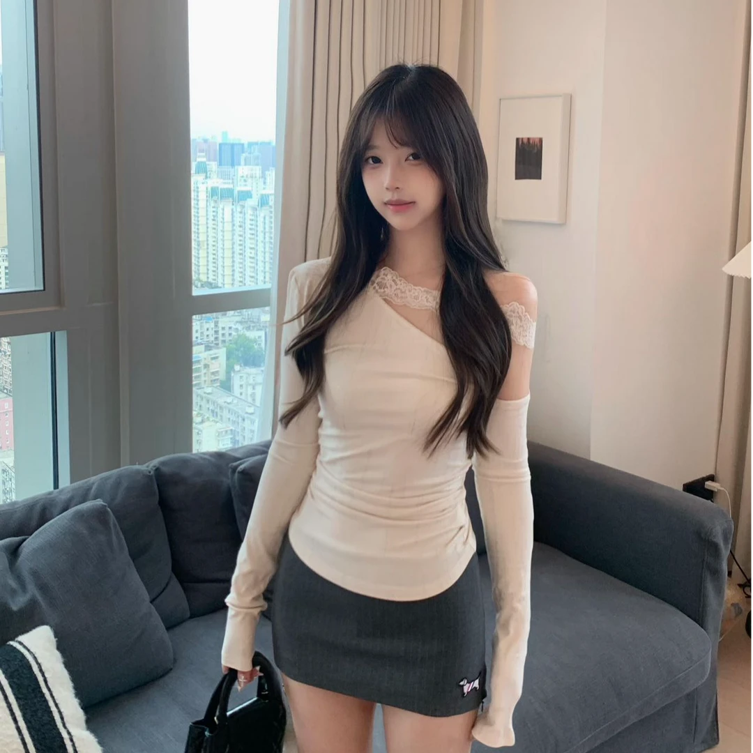 蕾丝拼接肌理感针织斜肩上衣女2025秋季竖条纹小狗刺绣半身裙套装