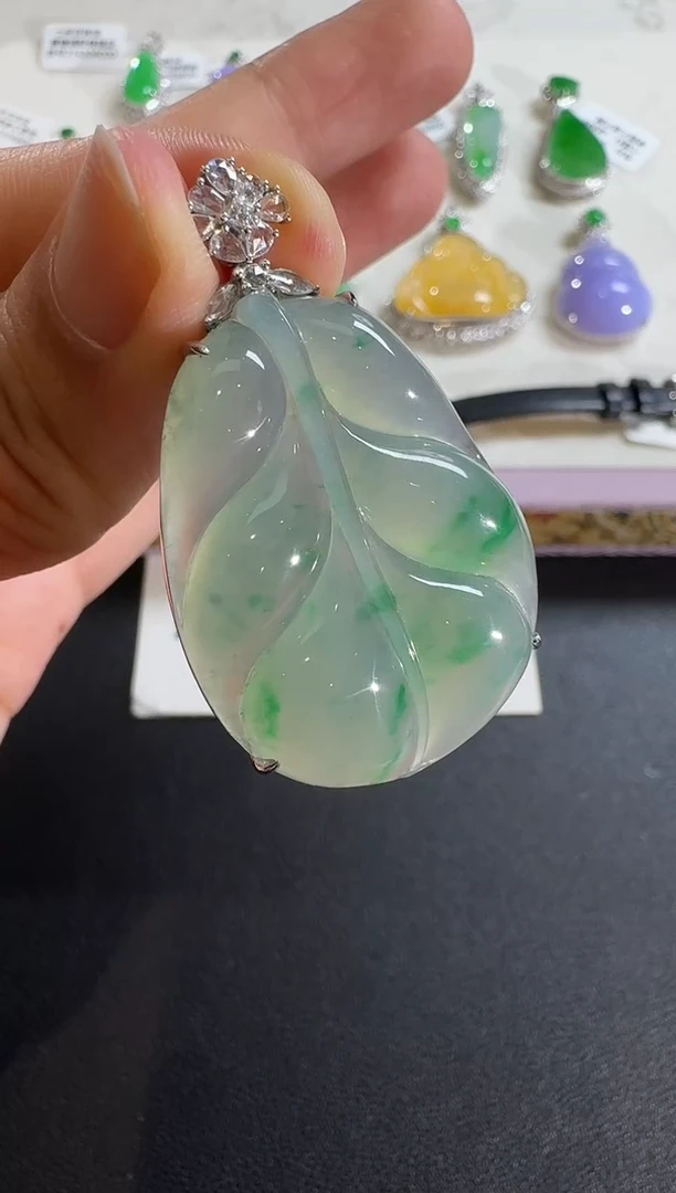【闪购商品】翡翠吊坠(不含链)18K金镶嵌【源头工厂】钻石镶嵌