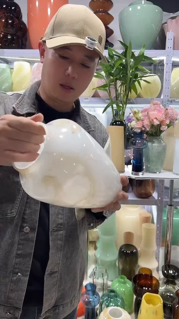 黄白勾丝水墨花瓶微瑕介意勿拍