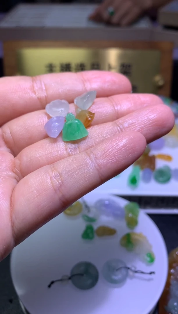 定制翡翠未镶嵌毛货