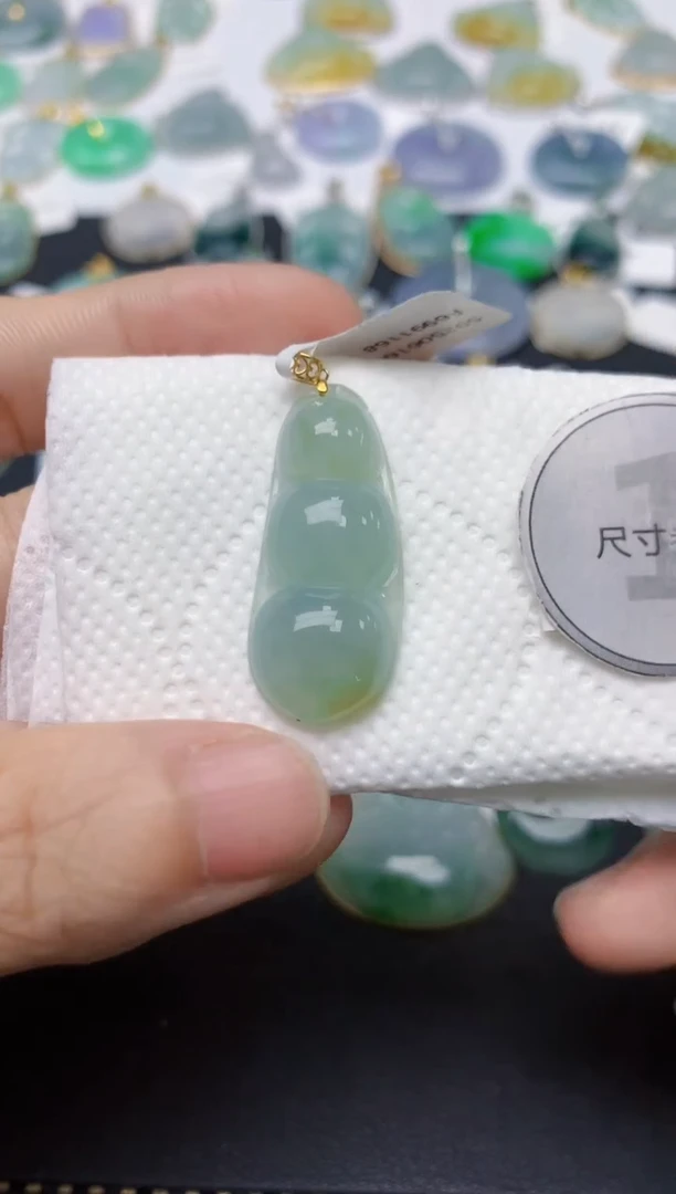 翡翠18K金镶嵌颈饰天然缅甸A货翡翠