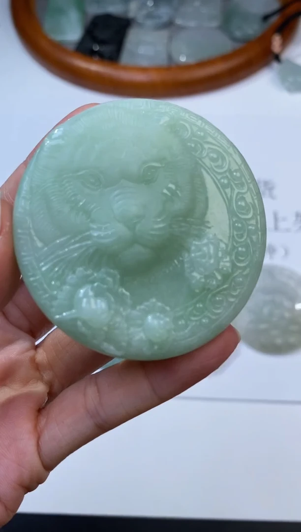 未镶嵌挂件翡翠305902      多人