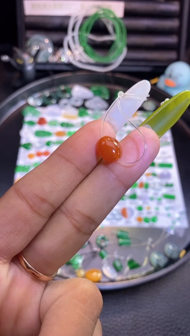 翡翠挂件未镶嵌珠子