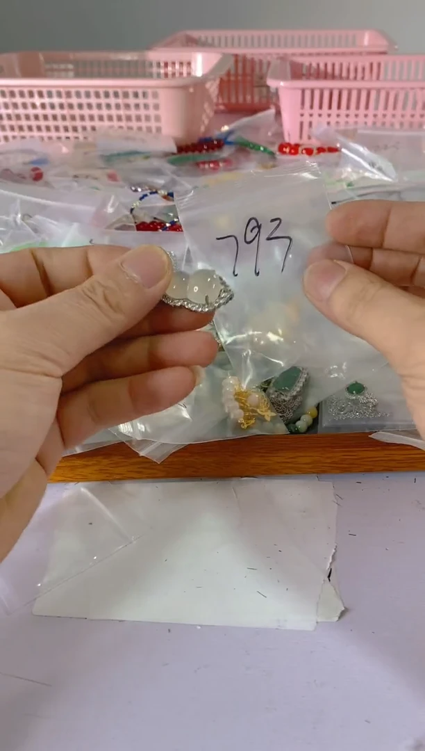 【闪购商品】水晶颈饰银S925镶嵌793红宝，蓝宝，多样性发一件赠链