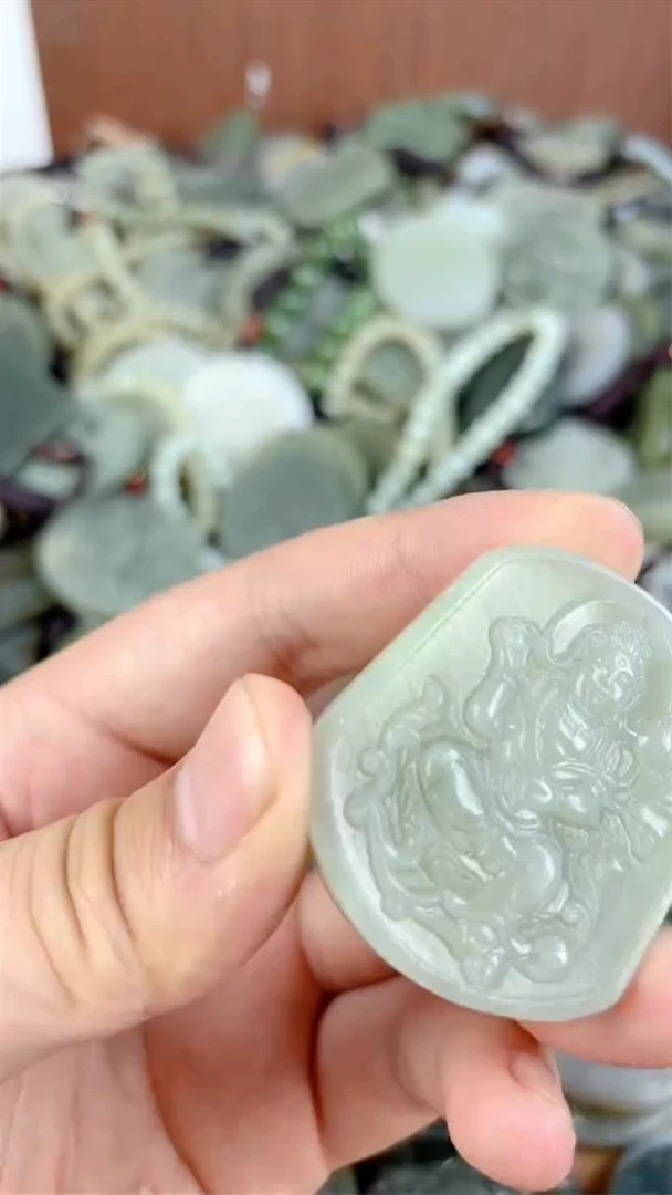 和田玉未镶嵌颈饰1