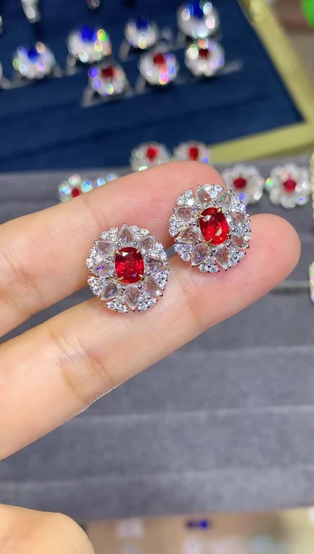 18K金镶嵌耳饰红宝石1.55CT