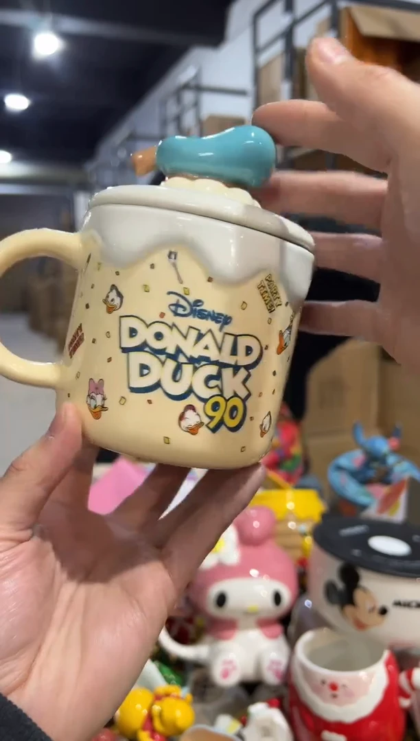 【闪购商品】杯原盒90周年唐老鸭带盖杯